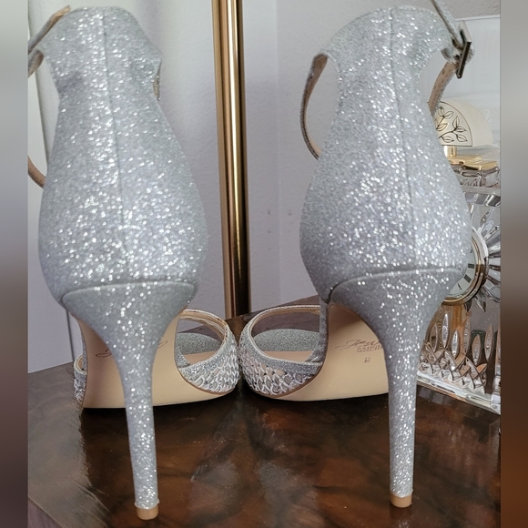 Badgley Mischka  silver ankle strap shoe size 8 NWOT - Picture 5 of 8